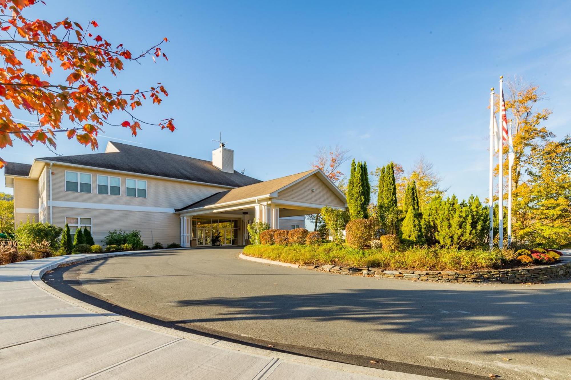 Vacation Village In The Berkshires Hancock Esterno foto The entrance to the Ramada Inn in 2014