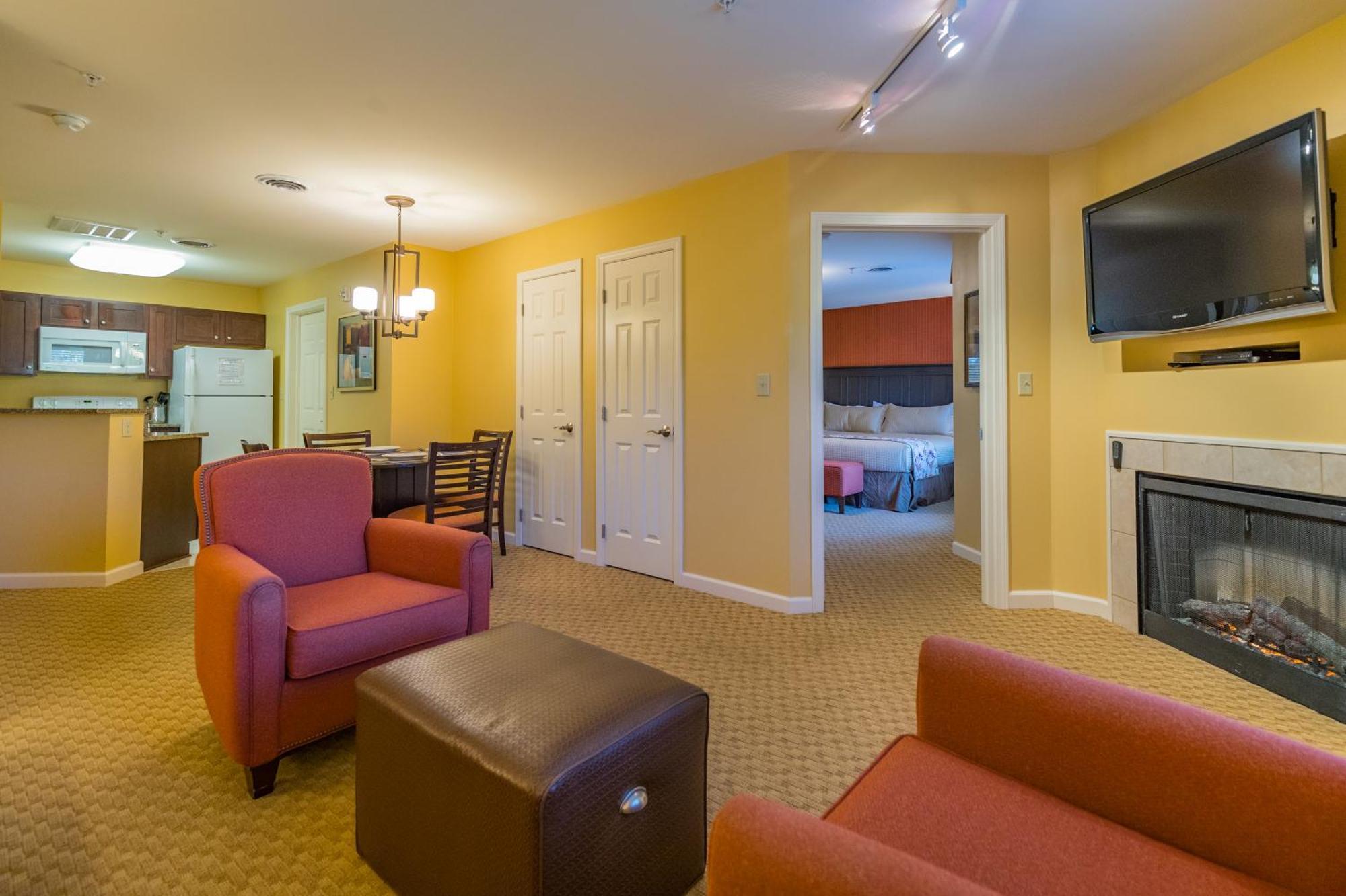 Vacation Village In The Berkshires Hancock Esterno foto Living room of a typical two-bedroom suite
