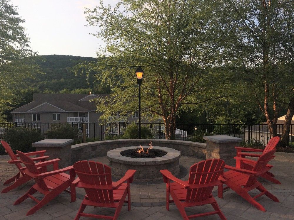 Vacation Village In The Berkshires Hancock Esterno foto The fire pit at the main lodge