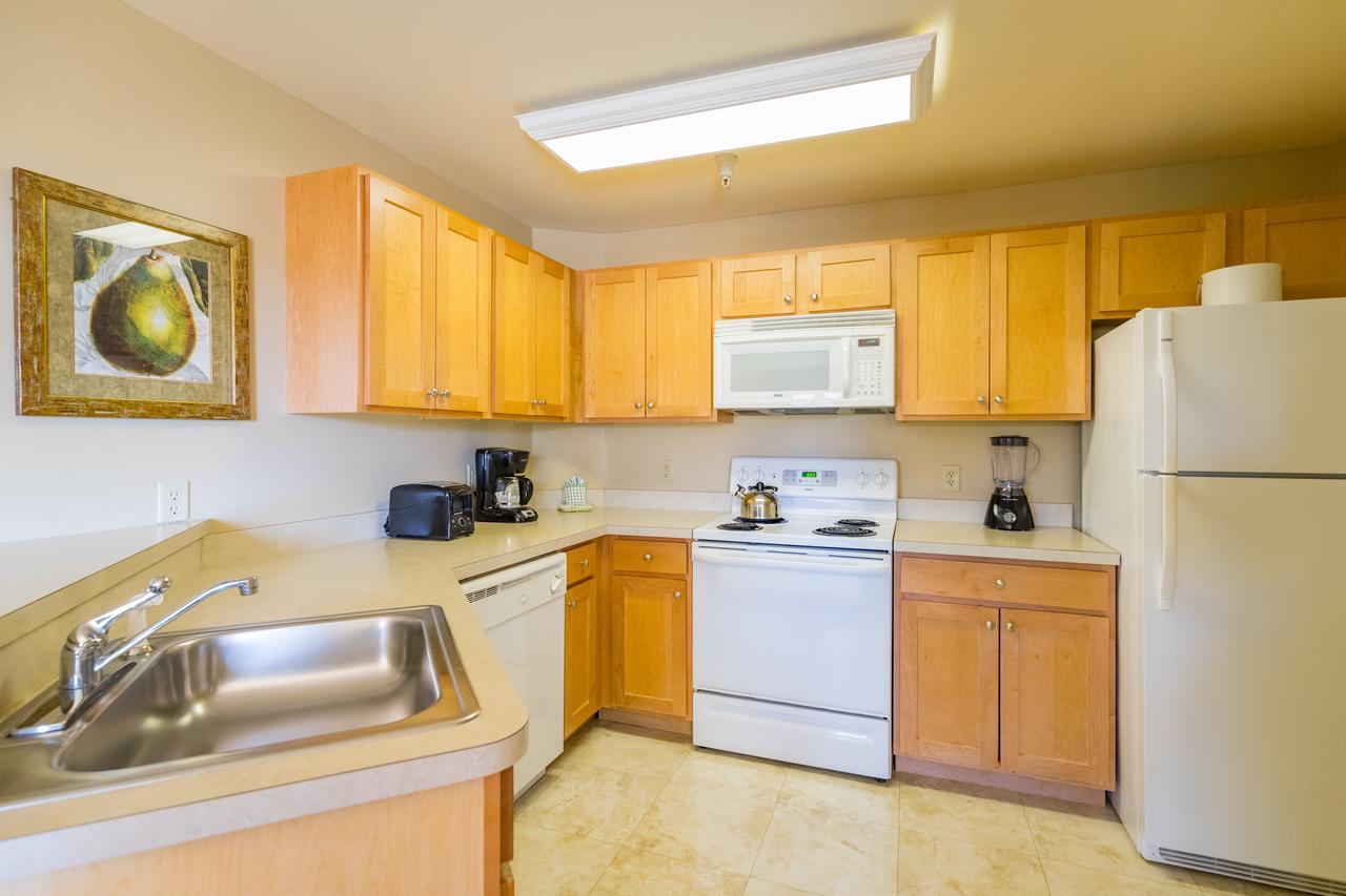 Vacation Village In The Berkshires Hancock Esterno foto A typical kitchen in a condominium