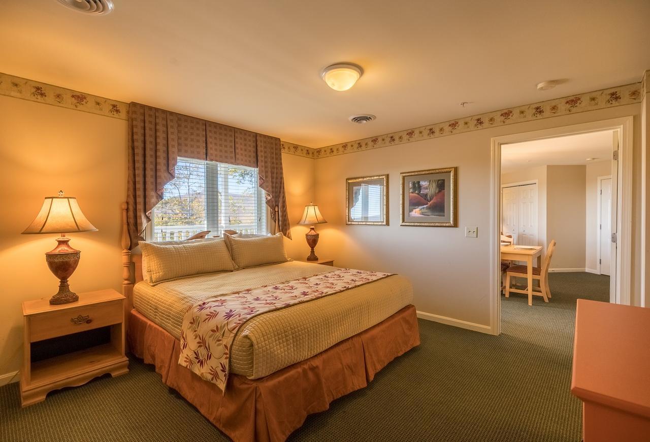 Vacation Village In The Berkshires Hancock Esterno foto A bedroom at the Grandview Lodge