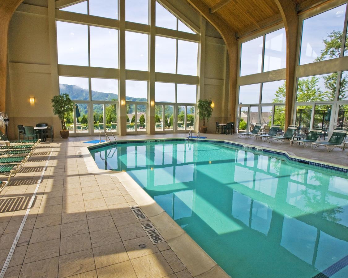 Vacation Village In The Berkshires Hancock Esterno foto The indoor pool at the Grand Summit Hotel