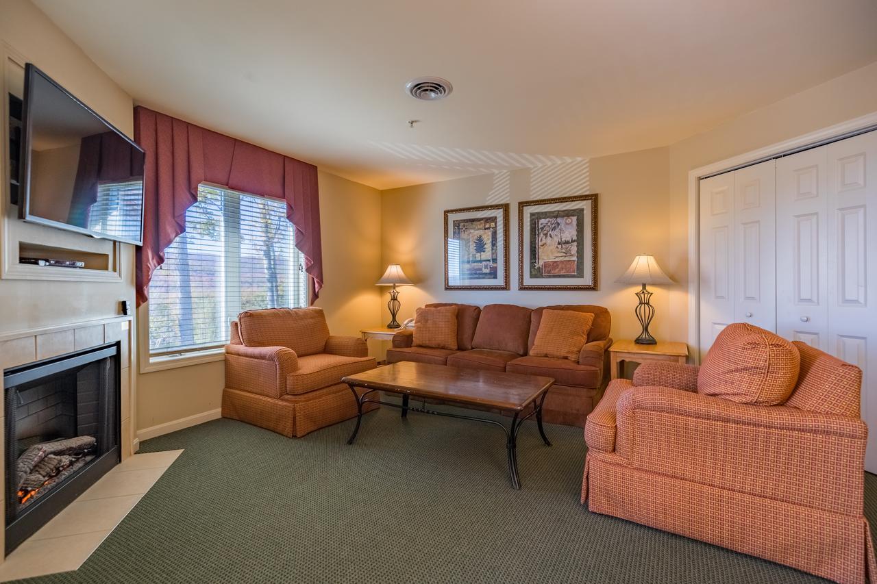 Vacation Village In The Berkshires Hancock Esterno foto Living room